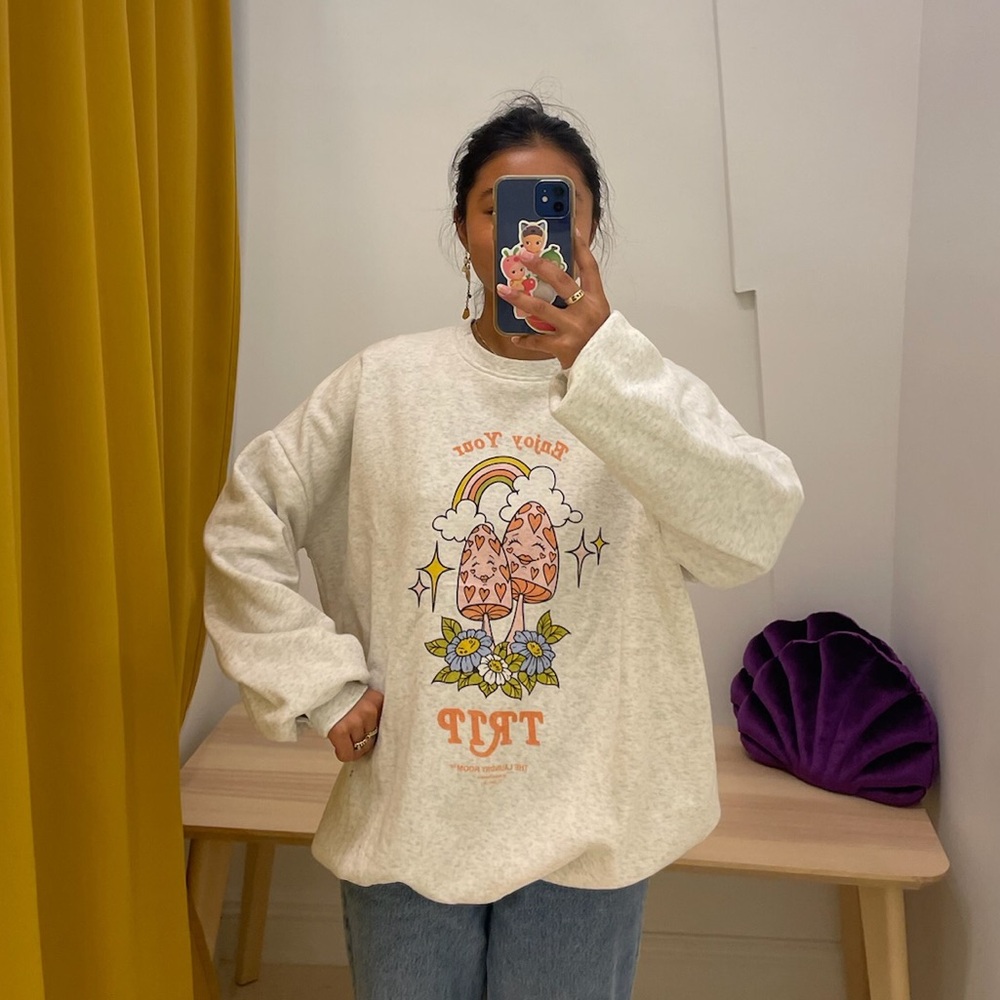 Oversized Graphic Sweatshirt